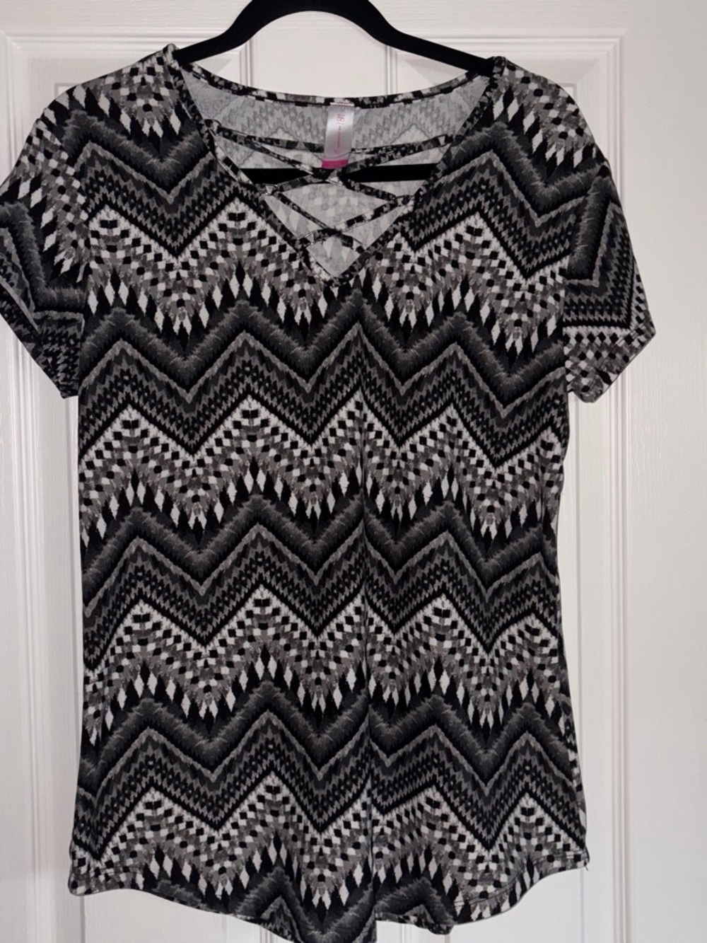 No Boundaries Black and White Zigzag Crisscross Short Sleeve Tee